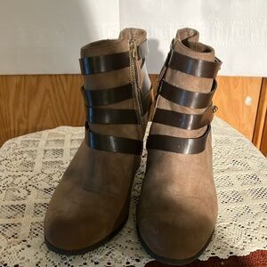 New Madden Girls Deluxxe Women’sSz 8 Brown Zip Up Ankle 3” Heeled Boots